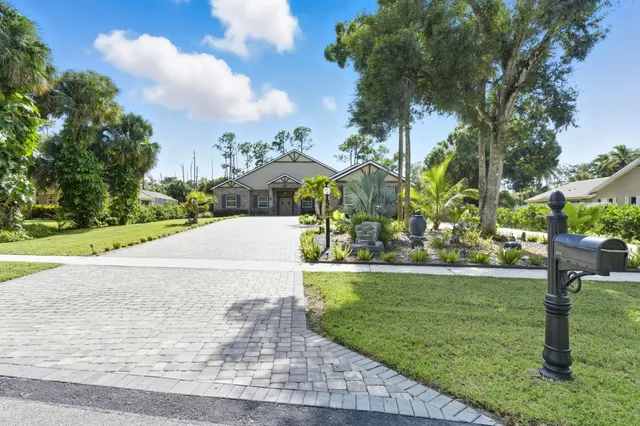 $1,950,000 | 8350 Whispering Oak Way, West Palm Beach, FL 33411