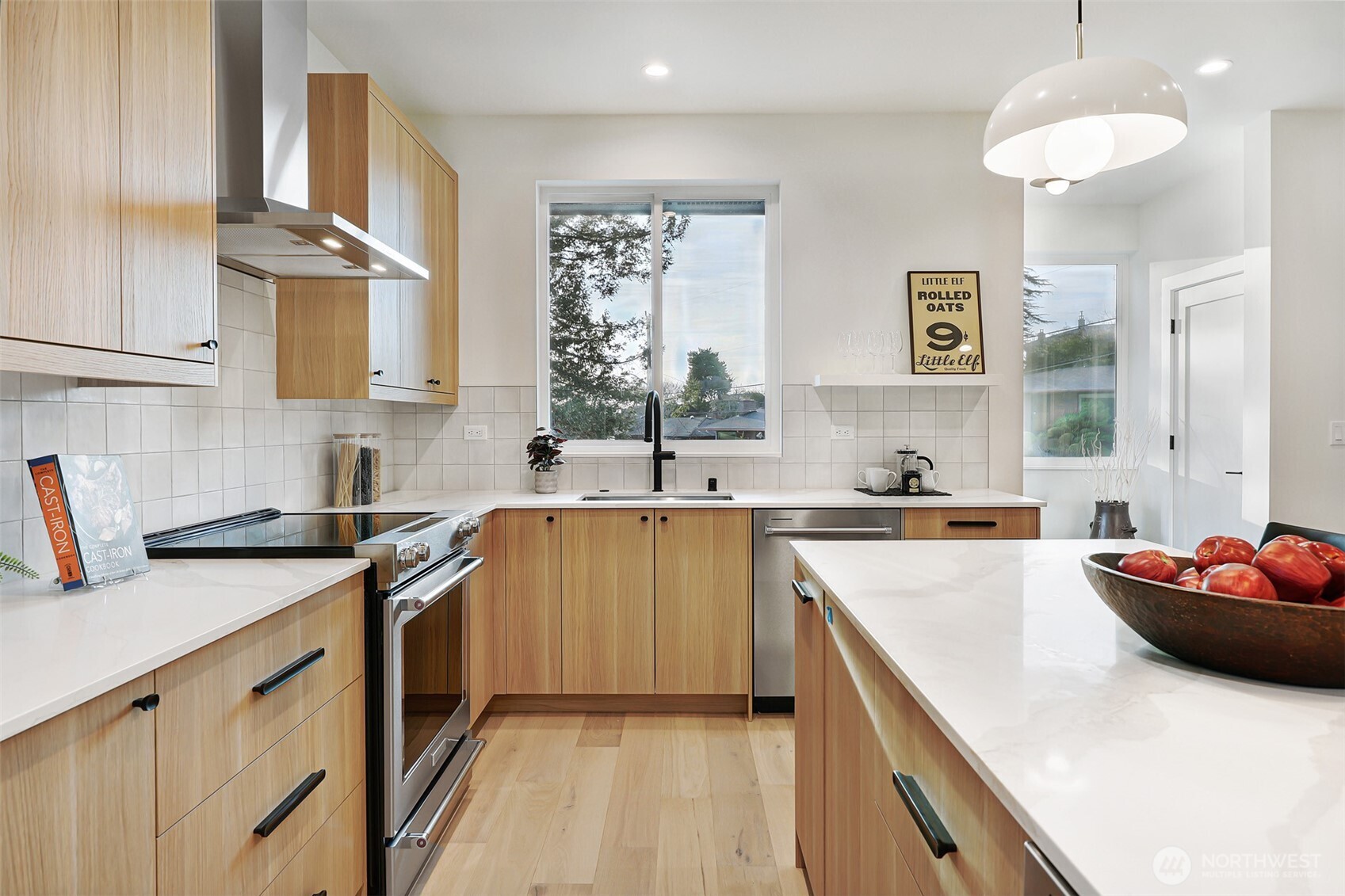 8810 41st Avenue Southwest Seattle, WA 98136 - Photo 12 of 38