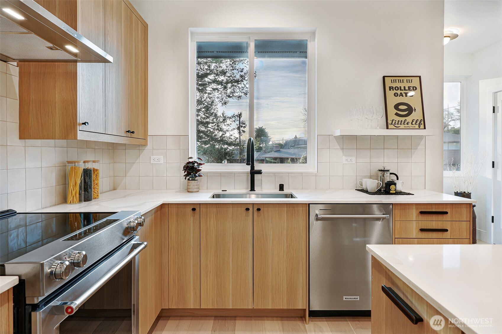 8810 41st Avenue Southwest Seattle, WA 98136 - Photo 13 of 38