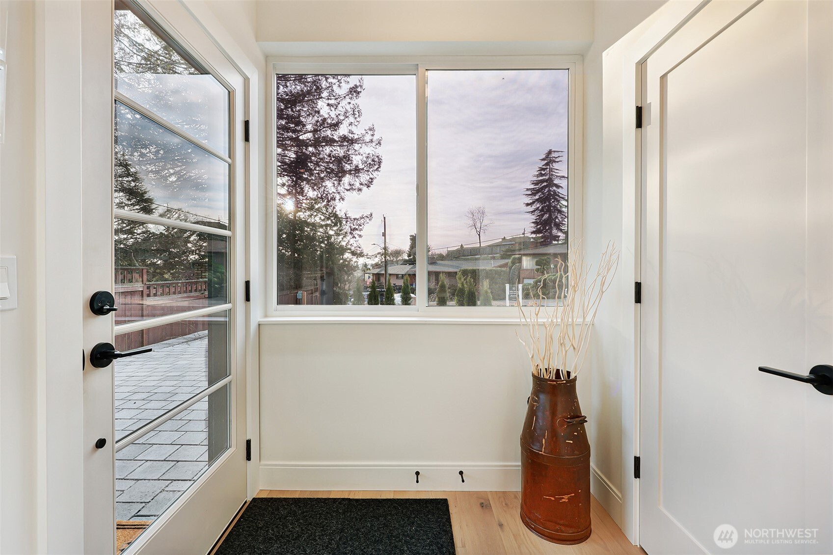 8810 41st Avenue Southwest Seattle, WA 98136 - Photo 5 of 38