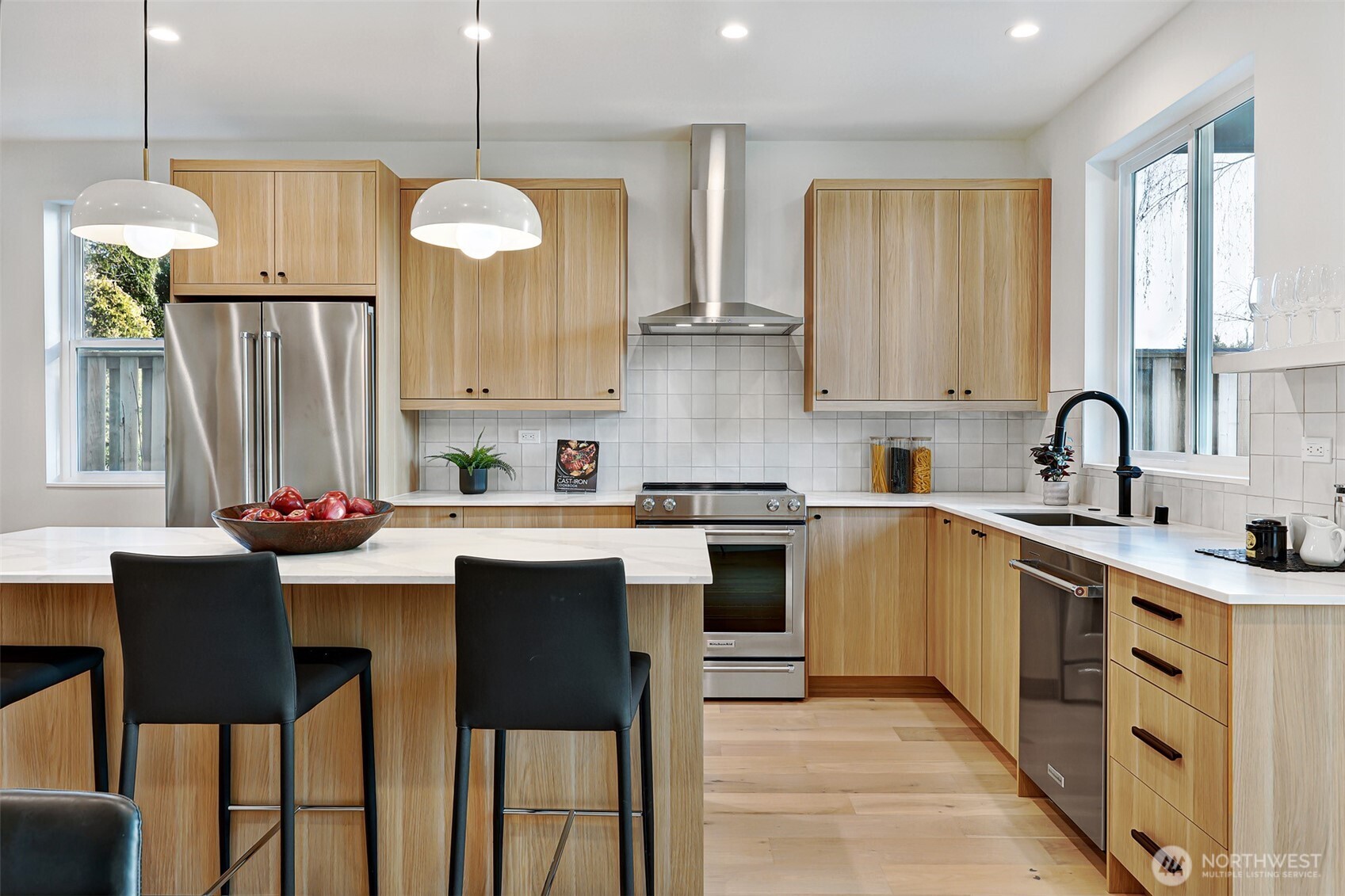 8810 41st Avenue Southwest Seattle, WA 98136 - Photo 7 of 38