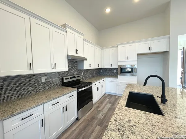 $2,595 | 101 Daniel Jackson, Blanco, TX 78606