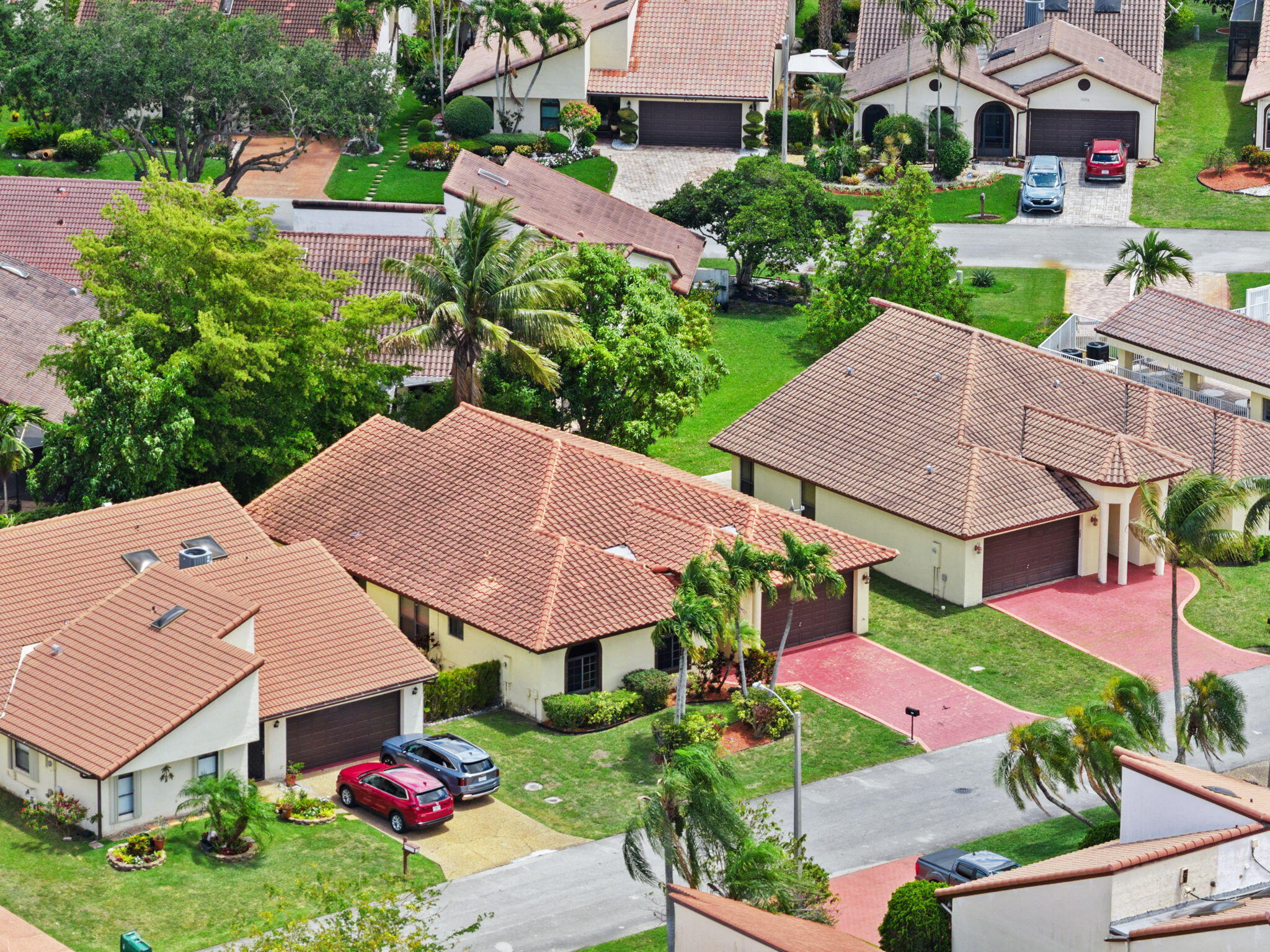 7039 Golf Pointe Circle Tamarac, FL 33321 - Photo 2 of 34 3-web-or-mls-7039-golf-pointe-cir