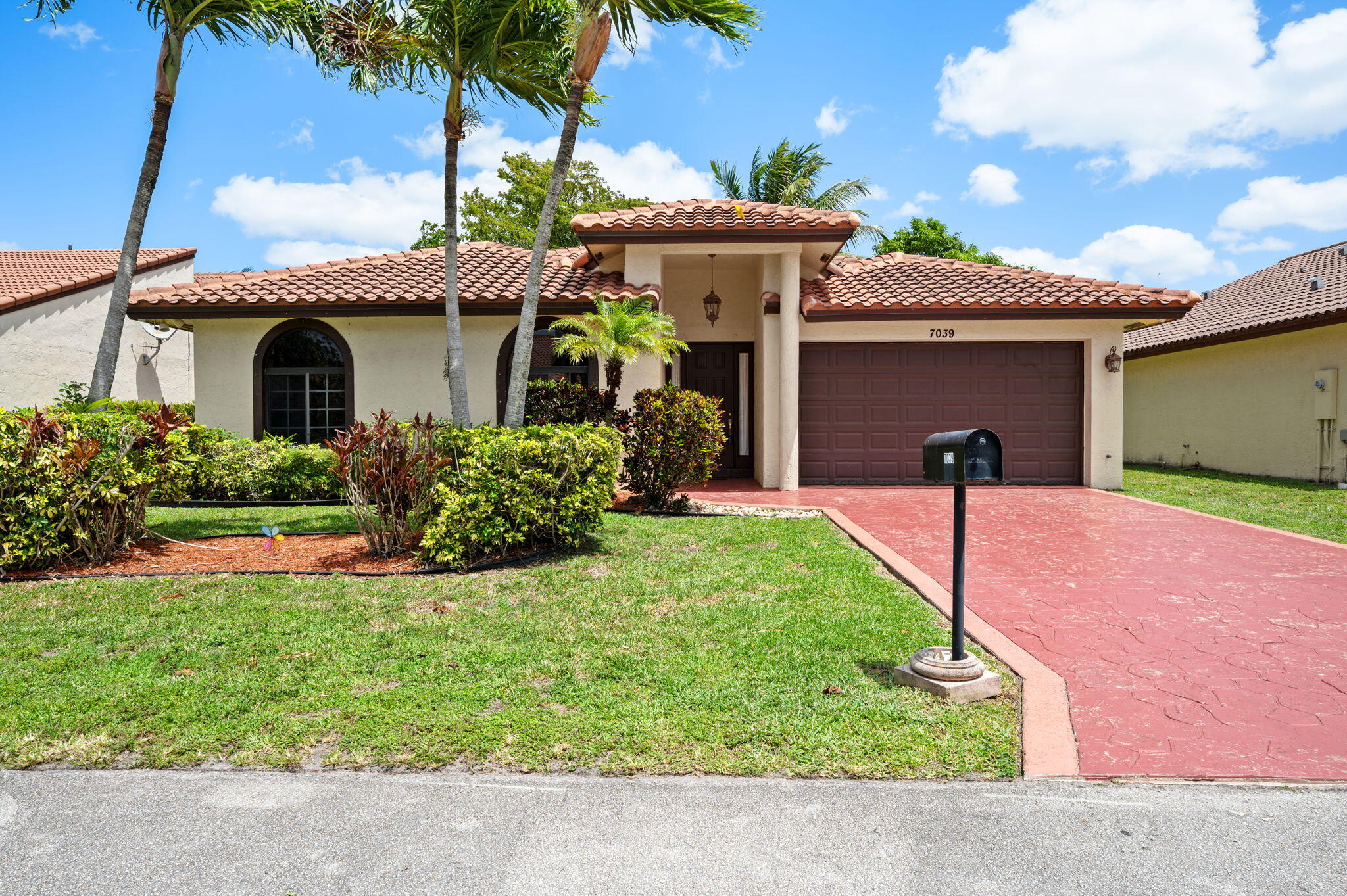7039 Golf Pointe Circle Tamarac, FL 33321 - Photo 3 of 34 6-web-or-mls-7039-golf-pointe-cir