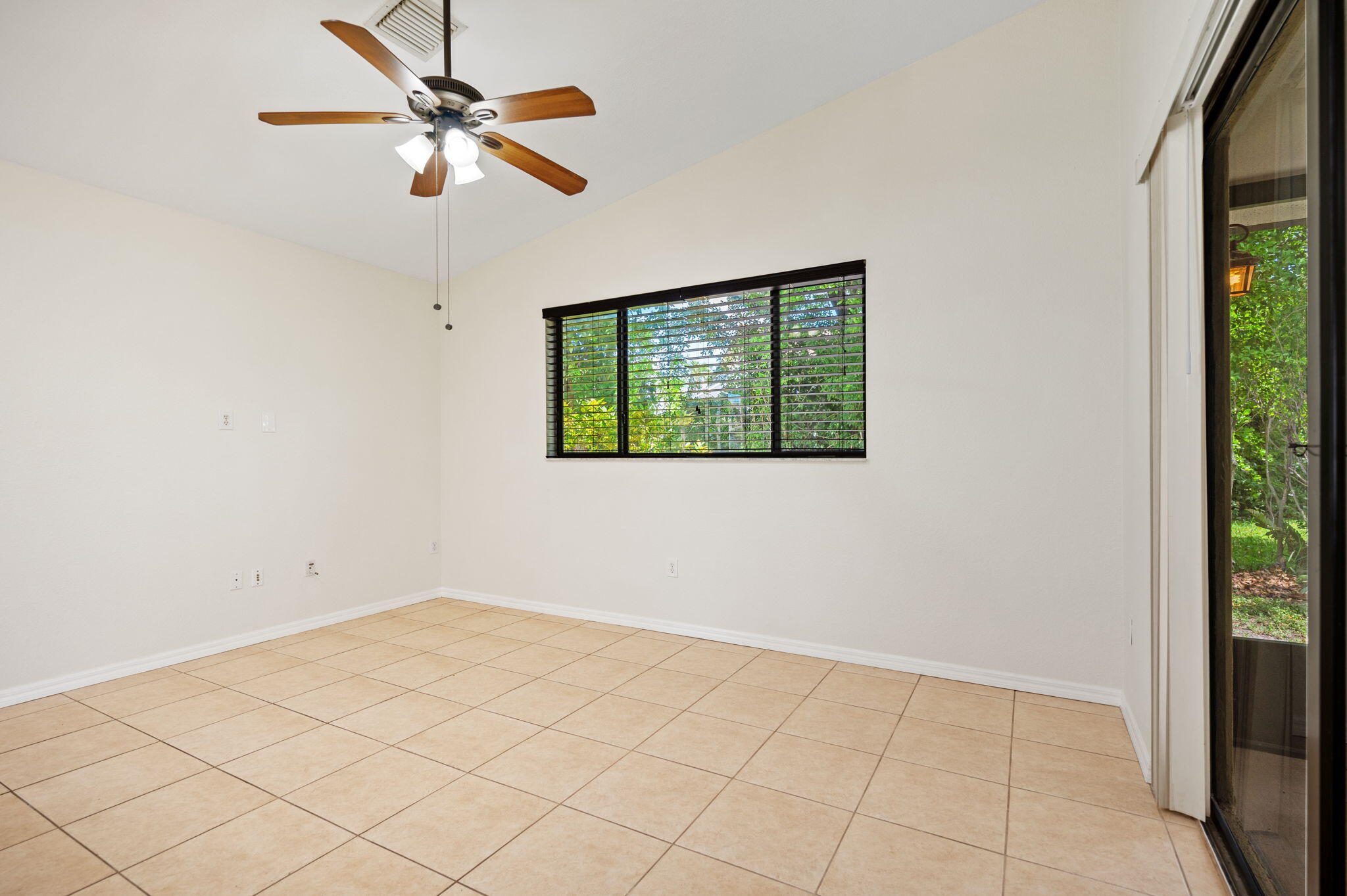 7039 Golf Pointe Circle Tamarac, FL 33321 - Photo 8 of 34 11-web-or-mls-7039-golf-pointe-cir