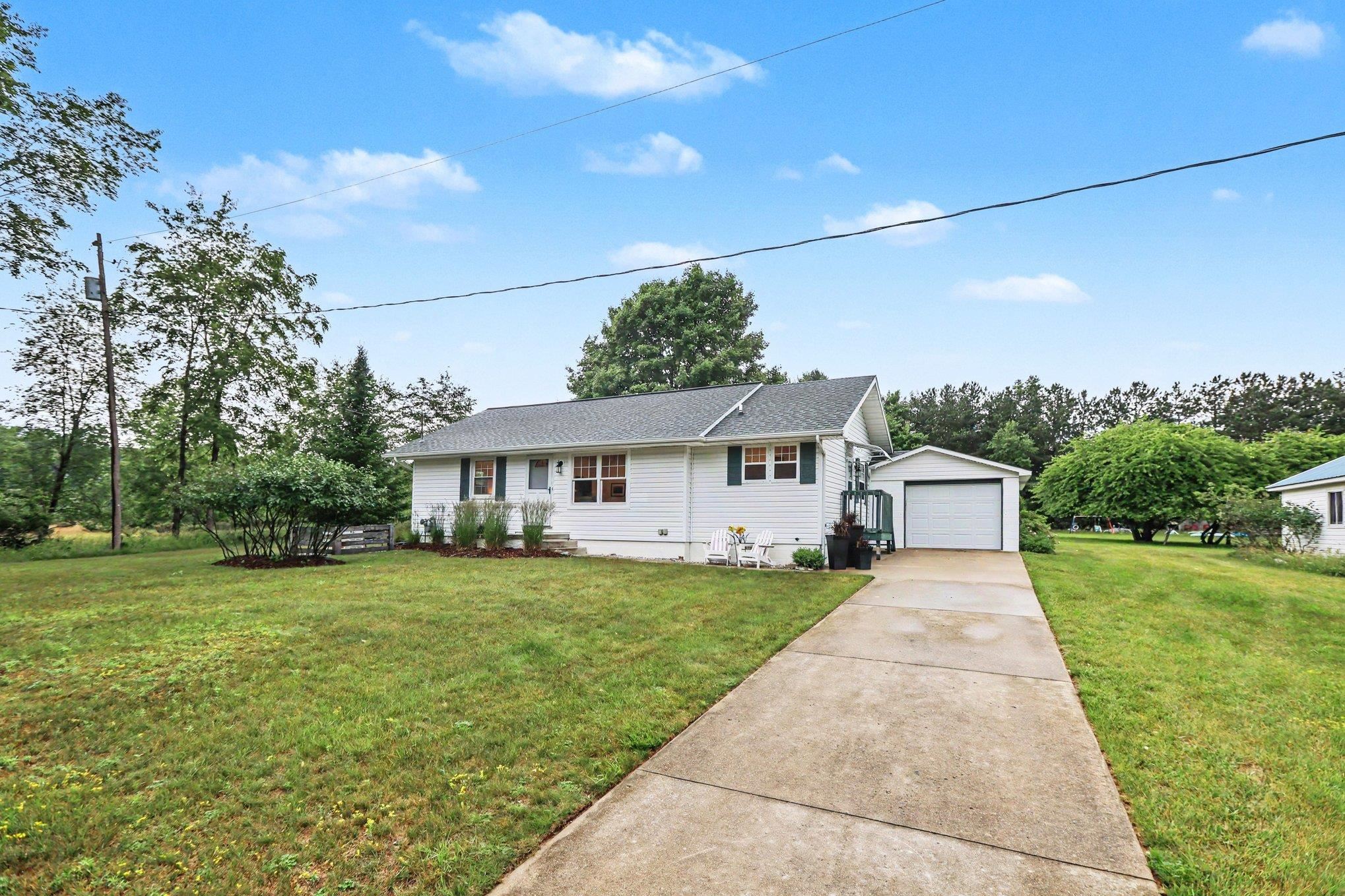 131 George Street Frankfort, MI 49635 - Photo 21 of 36 1947522-b7bb4c4c-4d8f-4358-aa00-5dd299b1e77e.JPG