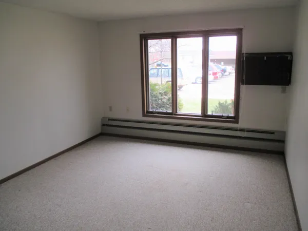 $830 | 512 2nd Avenue East, Unit 105, Osakis, MN 56360