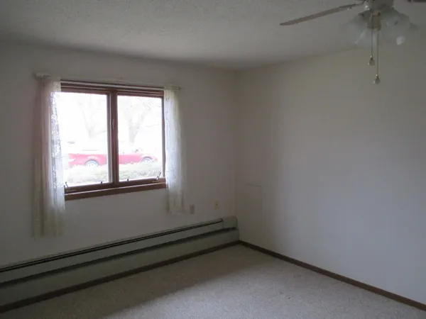 $830 | 512 2nd Avenue East, Unit 105, Osakis, MN 56360