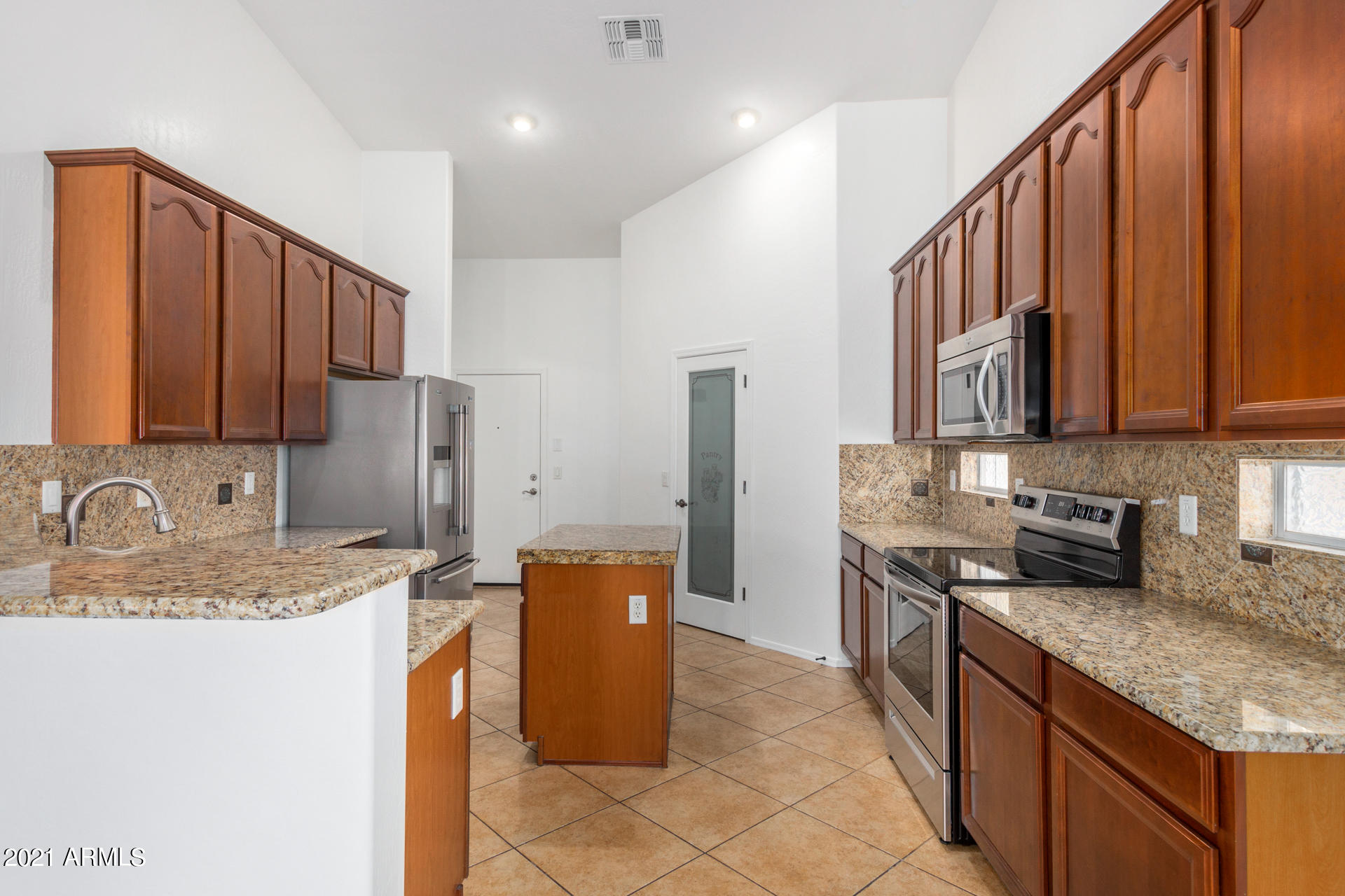 2003 West Vineyard Road Phoenix, AZ 85041 - Photo 11 of 29 0010-10 - Vineyard