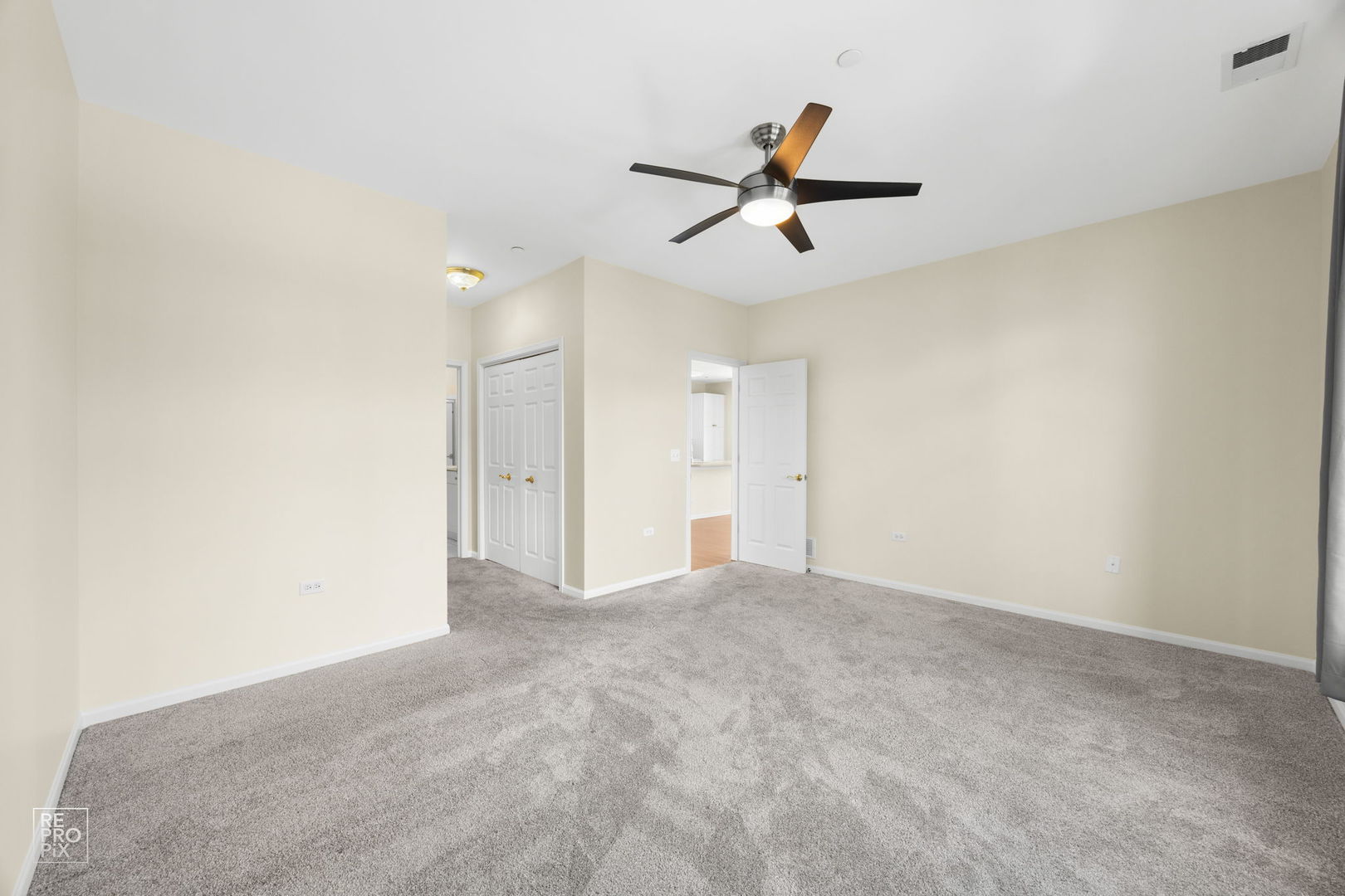 640 McHenry Road, Unit 208 Wheeling, IL 60090 - Photo 8 of 21 a view of an empty room with a window