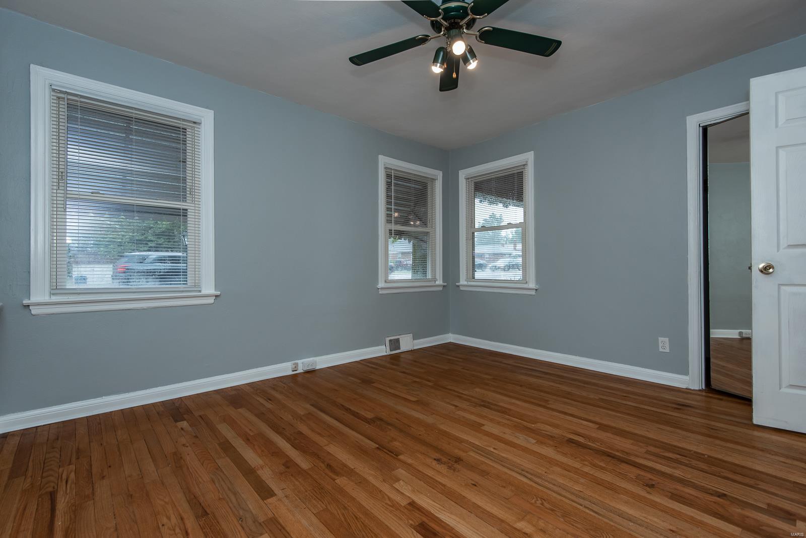 9332 MacKenzie Road St. Louis, MO 63123 - Photo 15 of 28