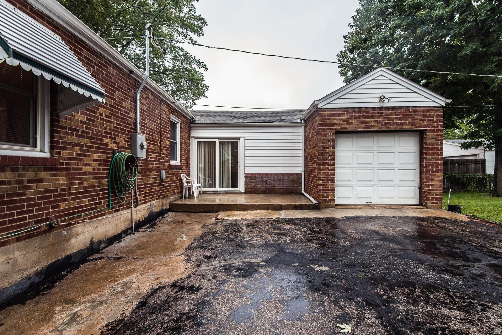 9332 MacKenzie Road St. Louis, MO 63123 - Photo 26 of 28