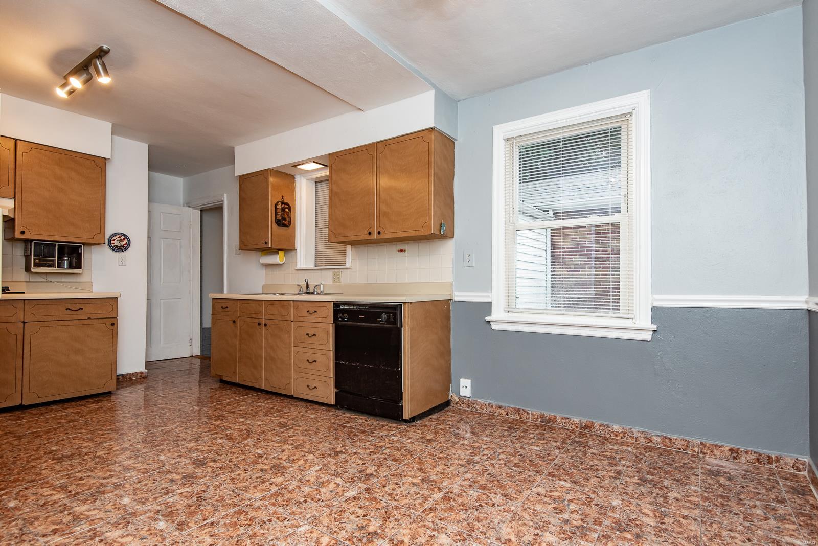 9332 MacKenzie Road St. Louis, MO 63123 - Photo 10 of 28