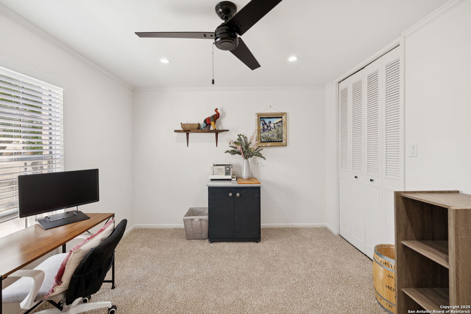 102 Ruelle Lane, Unit 220B San Antonio, TX 78209 - Photo 25 of 37 a room with furniture and window