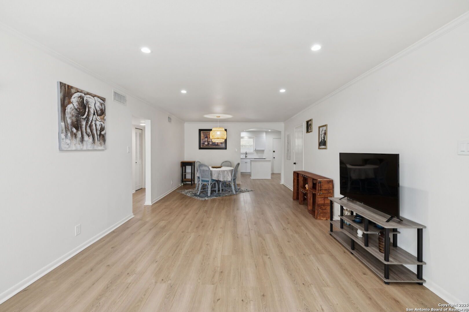 102 Ruelle Lane, Unit 220B San Antonio, TX 78209 - Photo 6 of 37 a living room with furniture and a flat screen tv