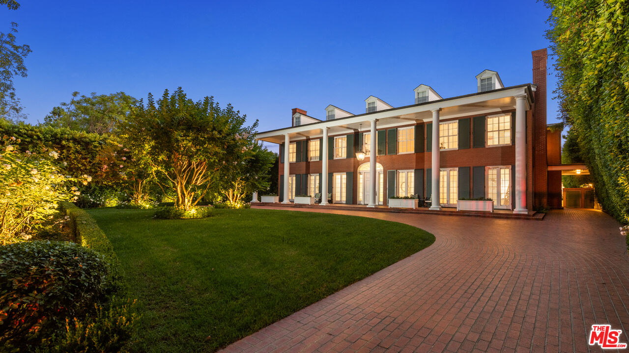 805 North Alpine Drive Beverly Hills, CA 90210 - Photo 48 of 48 a view of a house with garden