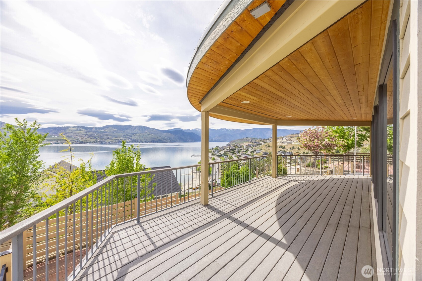 114 Riviera Place Chelan, WA 98816 - Photo 12 of 40 Gallery Image 12