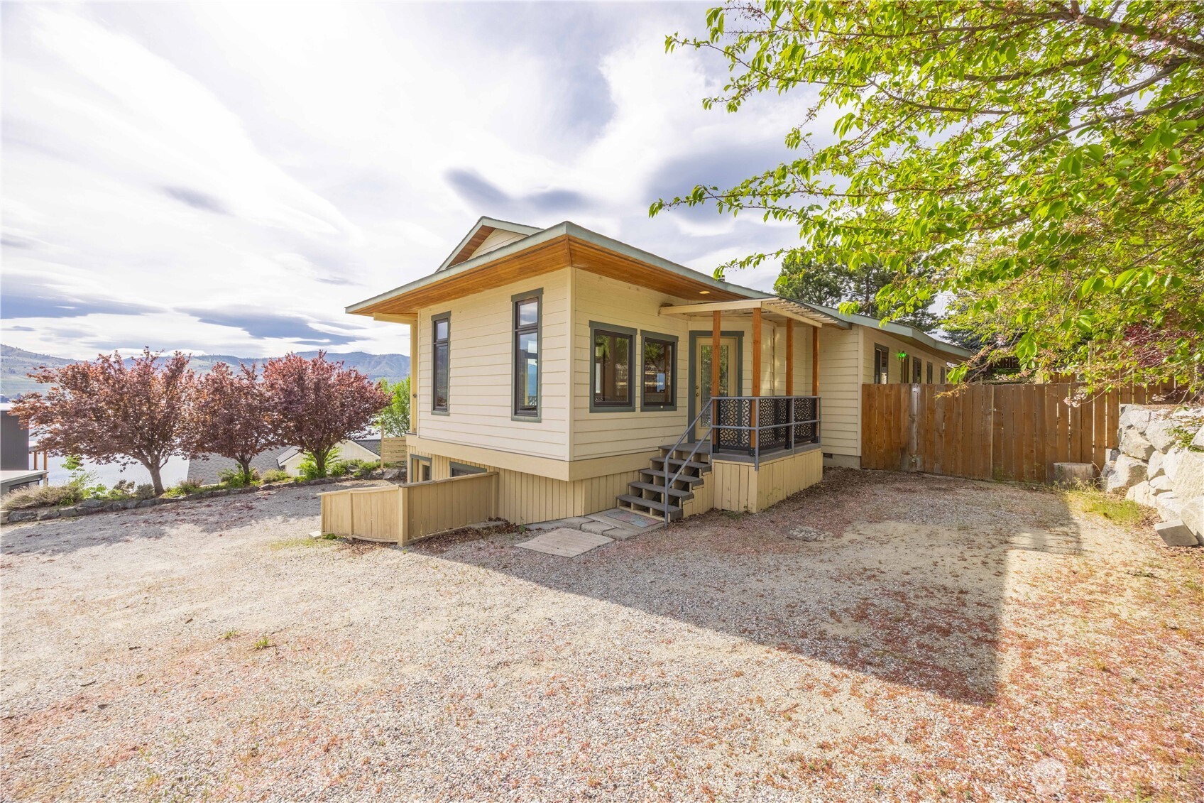 114 Riviera Place Chelan, WA 98816 - Photo 14 of 40 Gallery Image 14