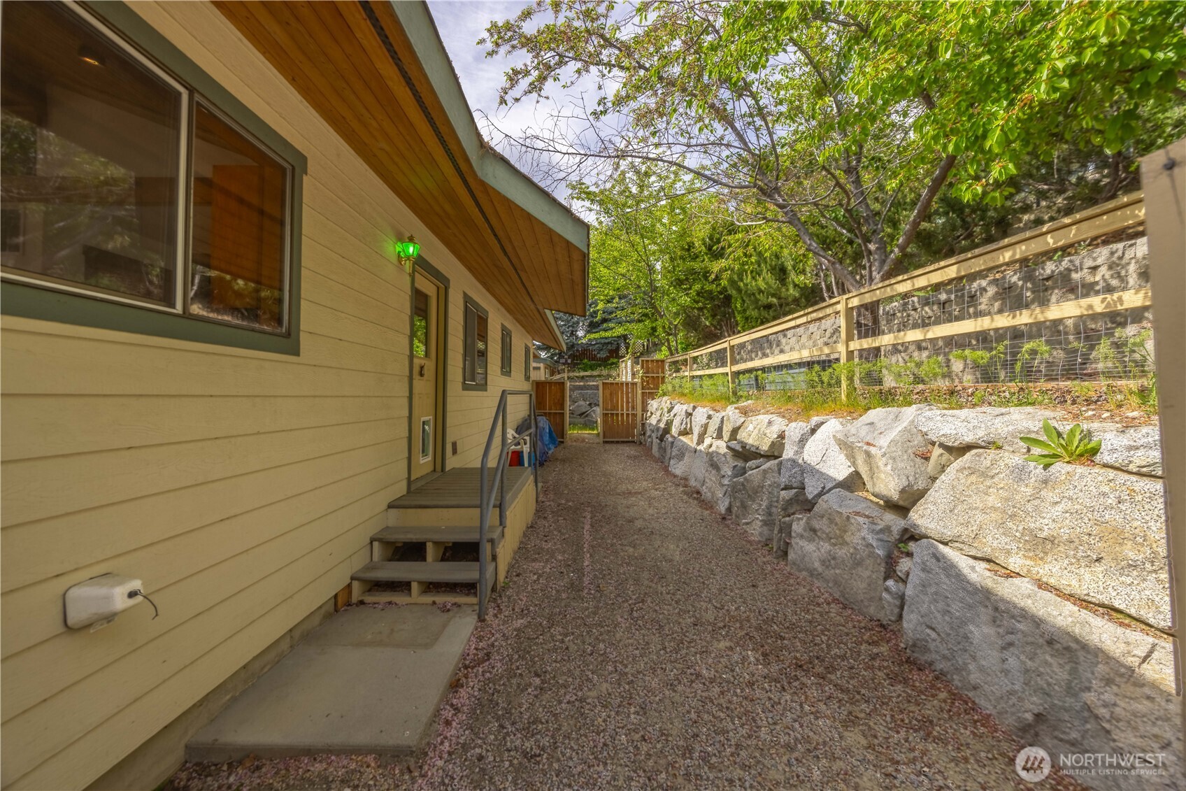114 Riviera Place Chelan, WA 98816 - Photo 15 of 40 Gallery Image 15