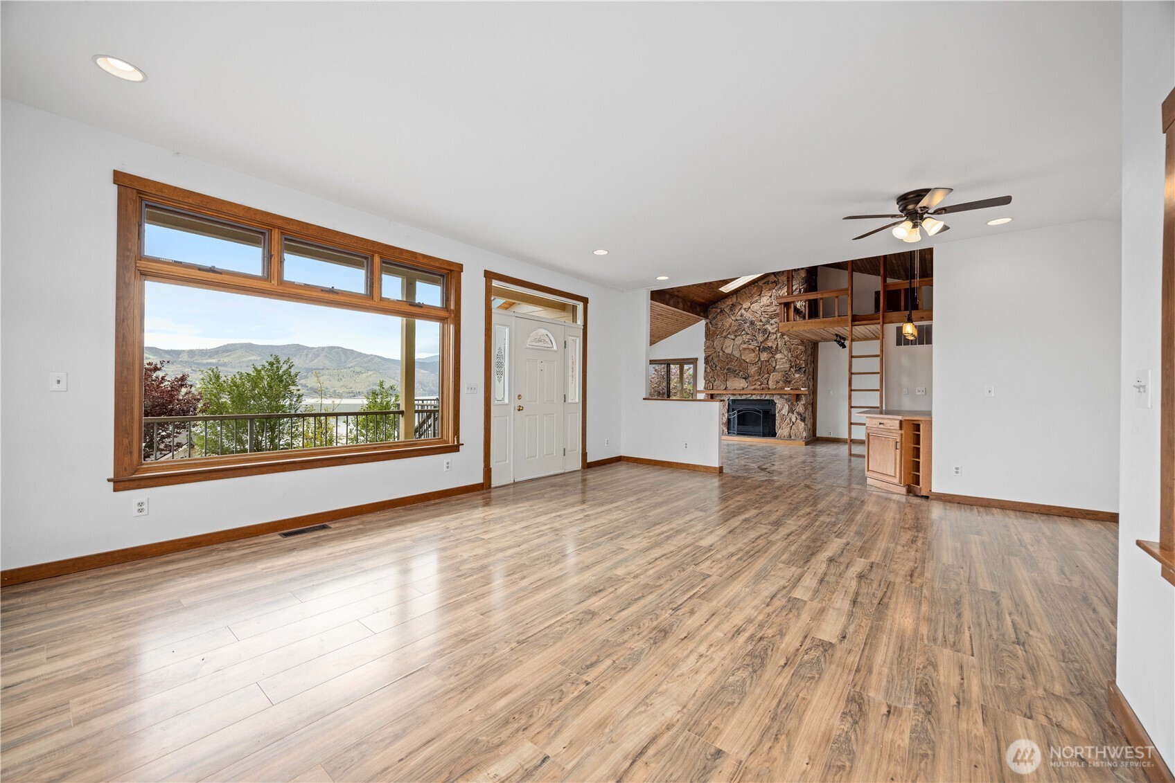 114 Riviera Place Chelan, WA 98816 - Photo 16 of 40 Gallery Image 16