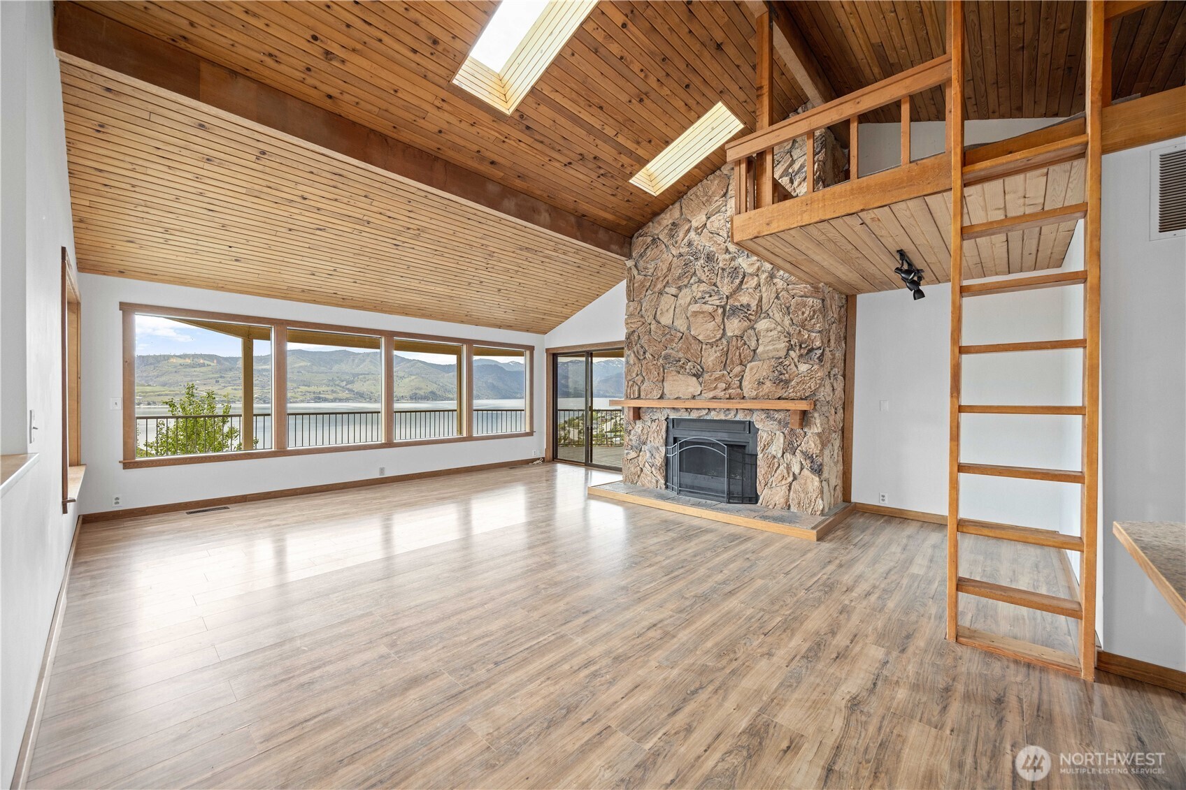 114 Riviera Place Chelan, WA 98816 - Photo 18 of 40 Gallery Image 18
