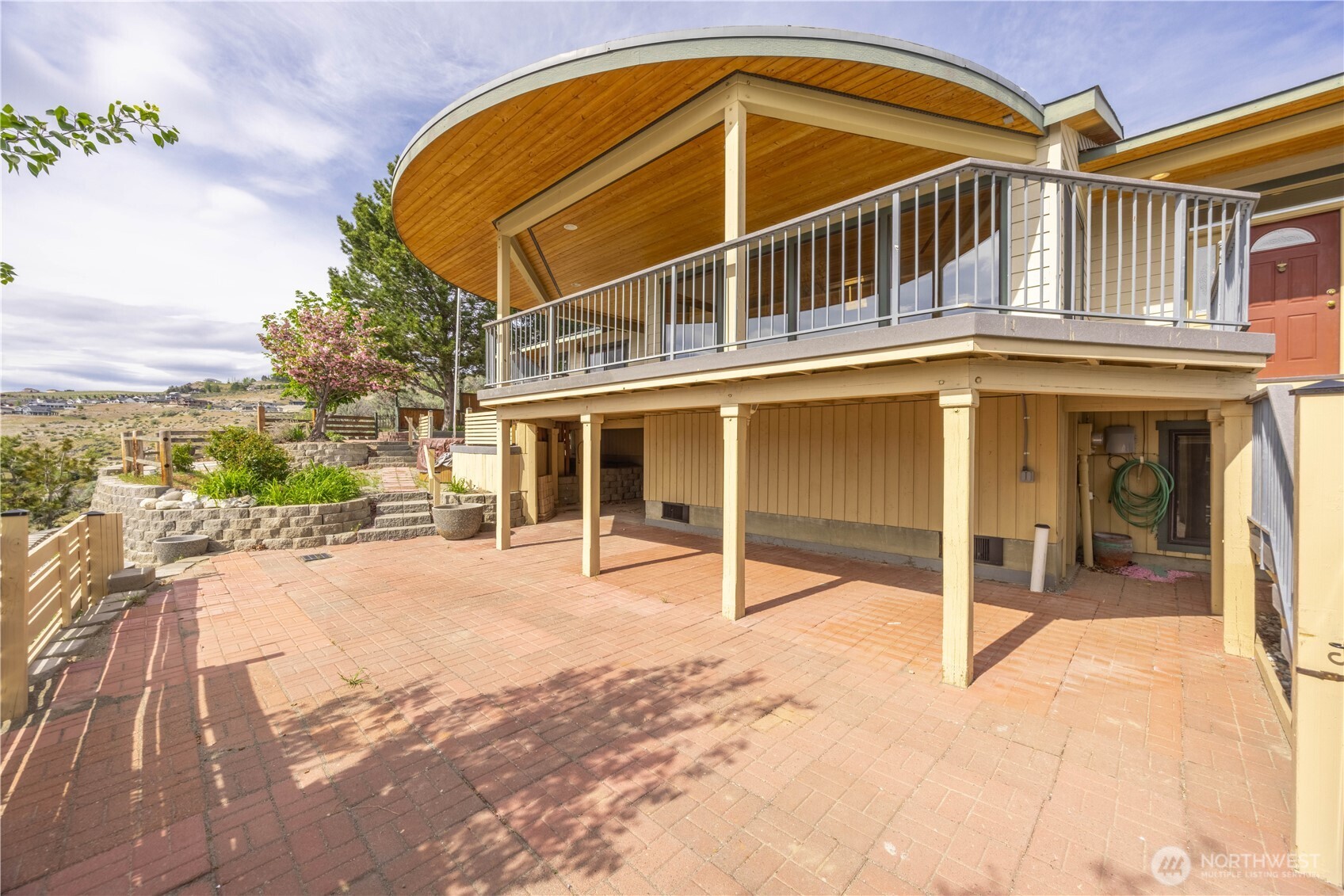114 Riviera Place Chelan, WA 98816 - Photo 2 of 40 Gallery Image 2