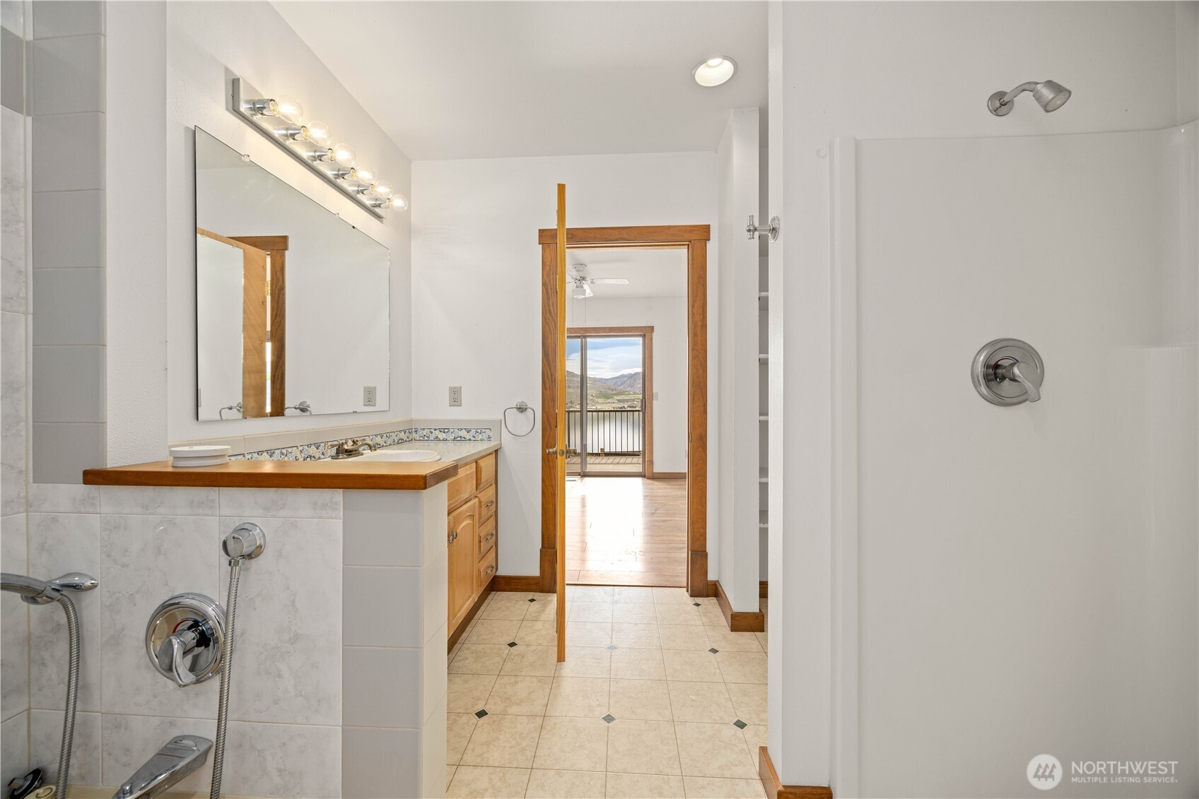 114 Riviera Place Chelan, WA 98816 - Photo 28 of 40 Gallery Image 28
