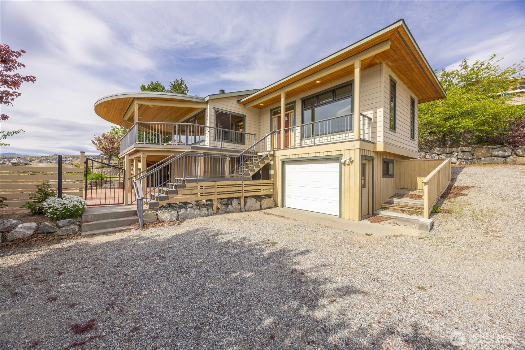 114 Riviera Place Chelan, WA 98816 - Photo 3 of 40 Gallery Image 3