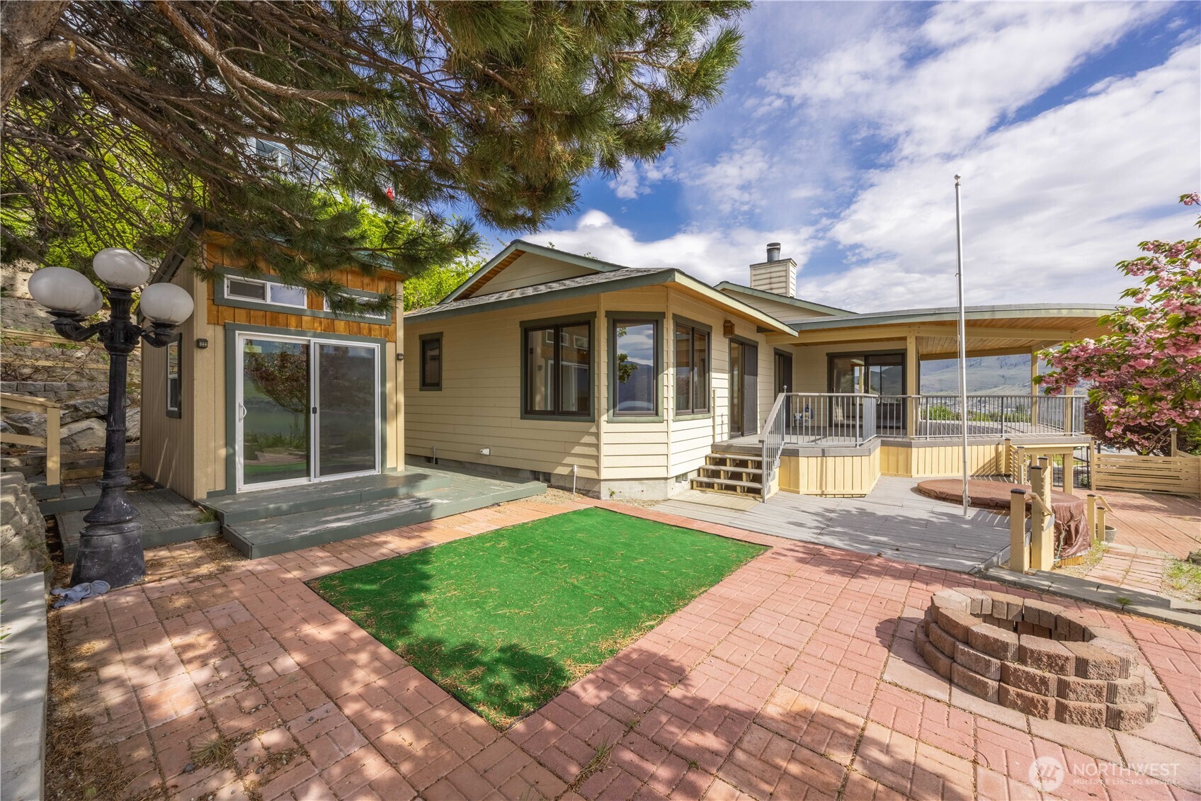 114 Riviera Place Chelan, WA 98816 - Photo 5 of 40 Gallery Image 5