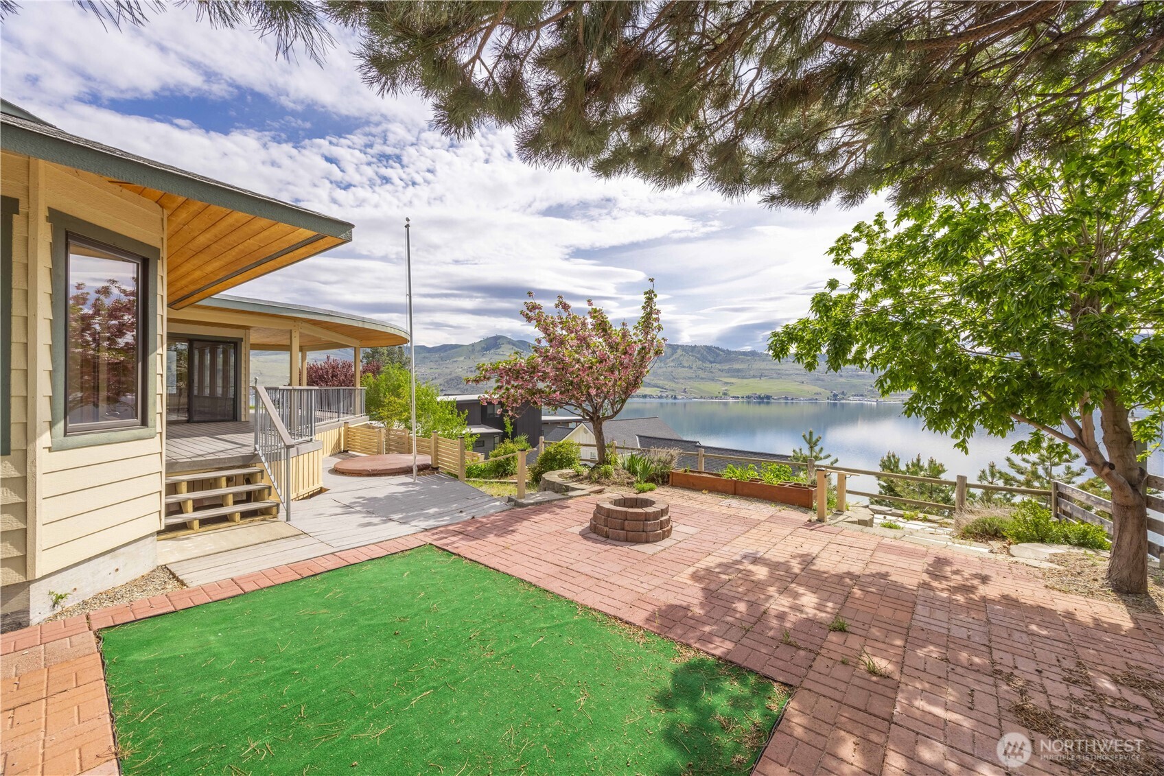 114 Riviera Place Chelan, WA 98816 - Photo 7 of 40 Gallery Image 7