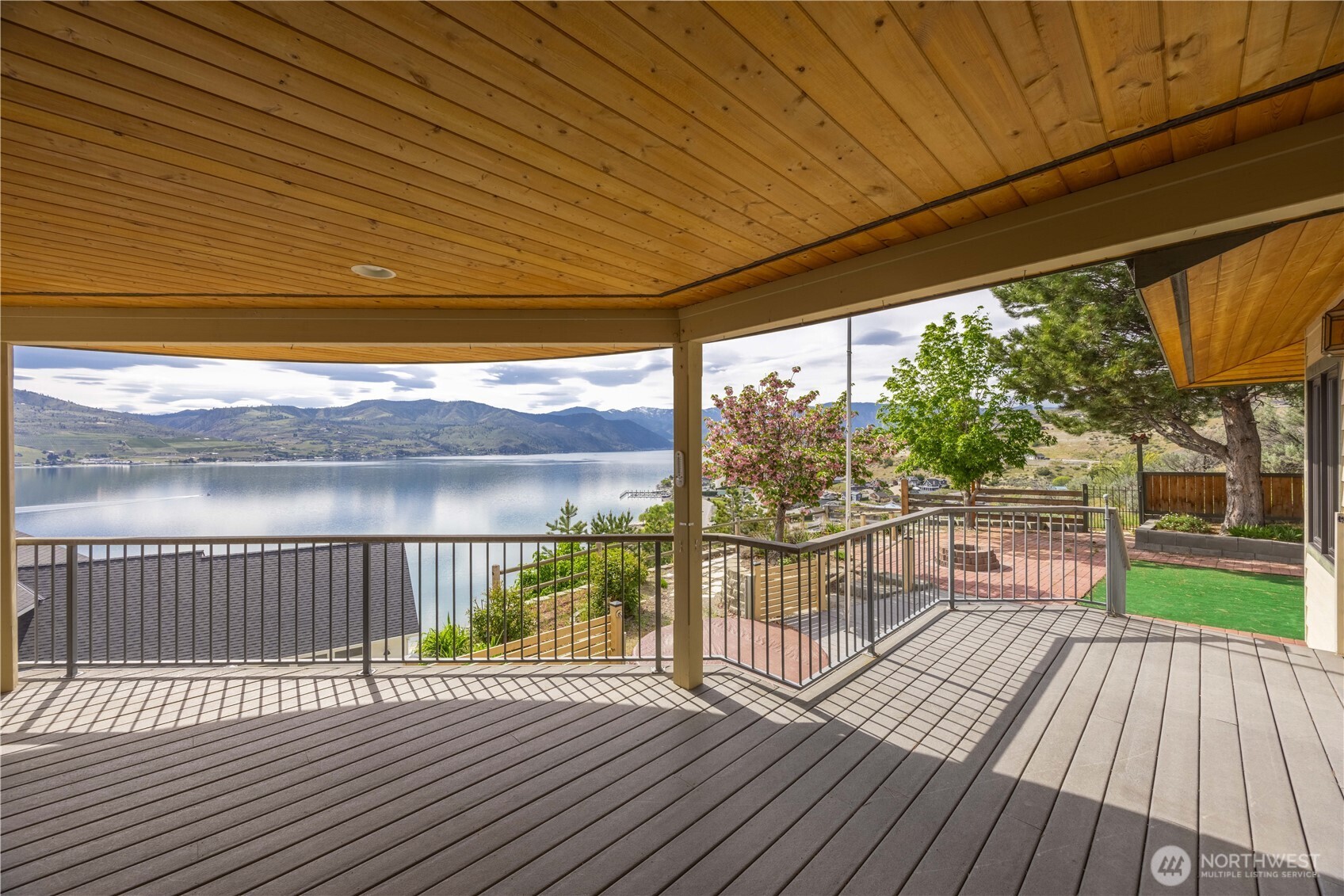 114 Riviera Place Chelan, WA 98816 - Photo 9 of 40 Gallery Image 9