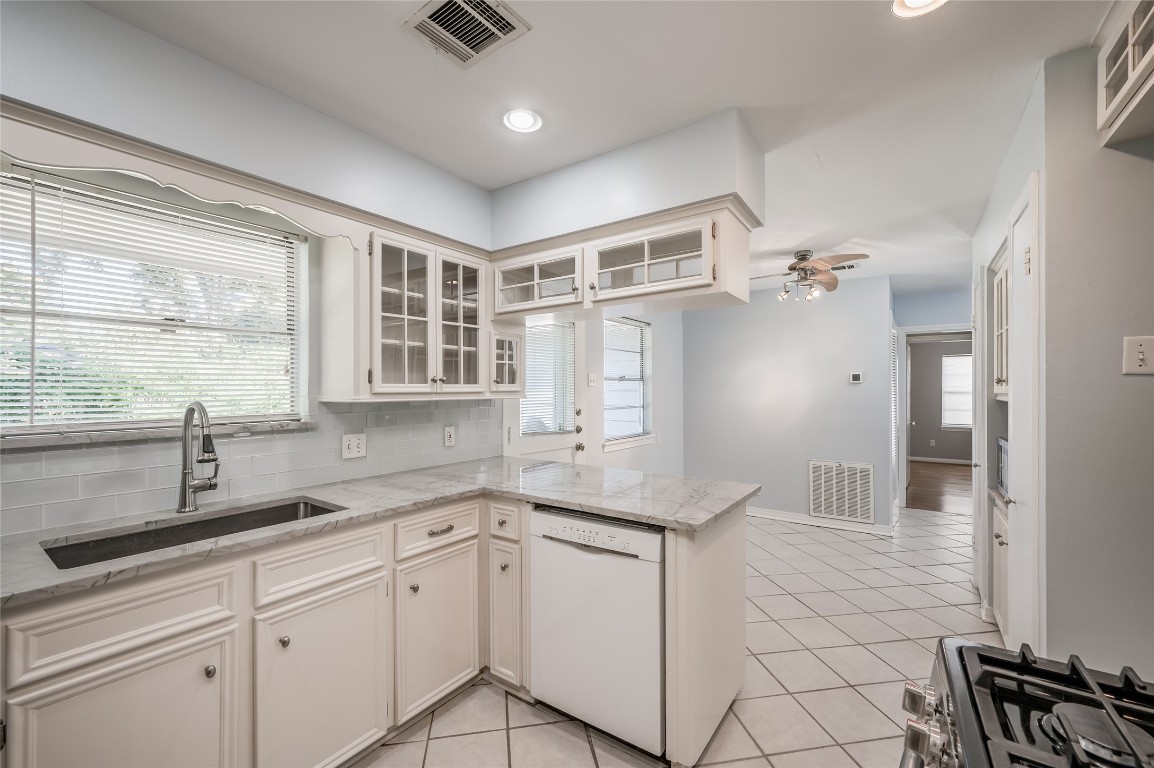 3322 Elmridge Street Houston, TX 77025 - Photo 12 of 26