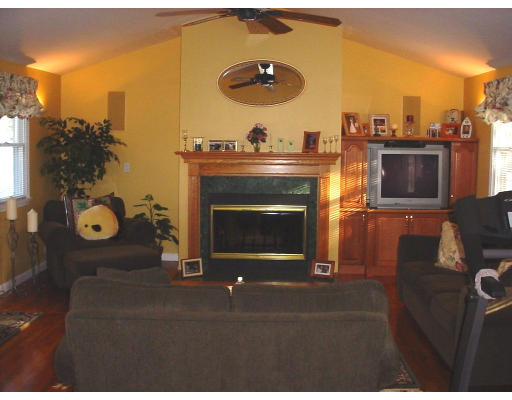 38 Coolidge Road Danvers, MA 01923 - Photo 4 of 8 Gallery Image 4
