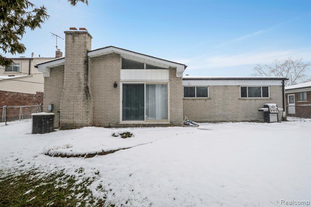 2651 Common Road Warren, MI 48092 - Photo 25 of 28