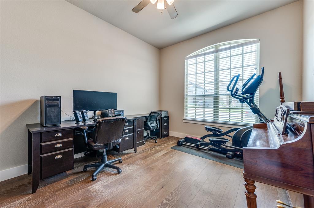 912 Fallbrook Avenue Denton, TX 76210 - Photo 13 of 26