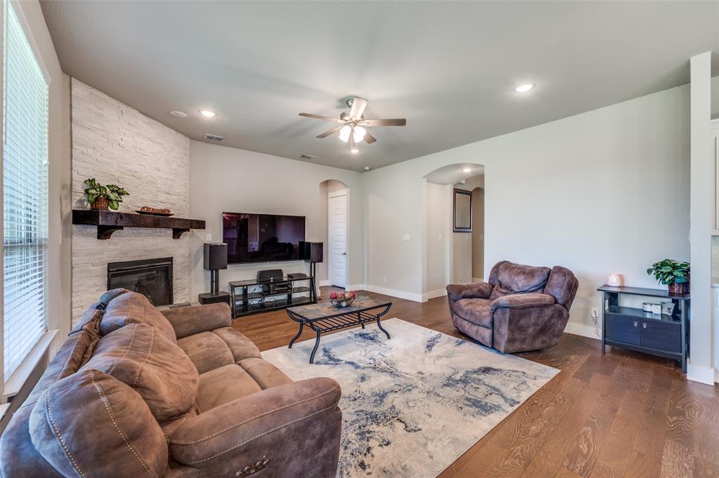 912 Fallbrook Avenue Denton, TX 76210 - Photo 4 of 26