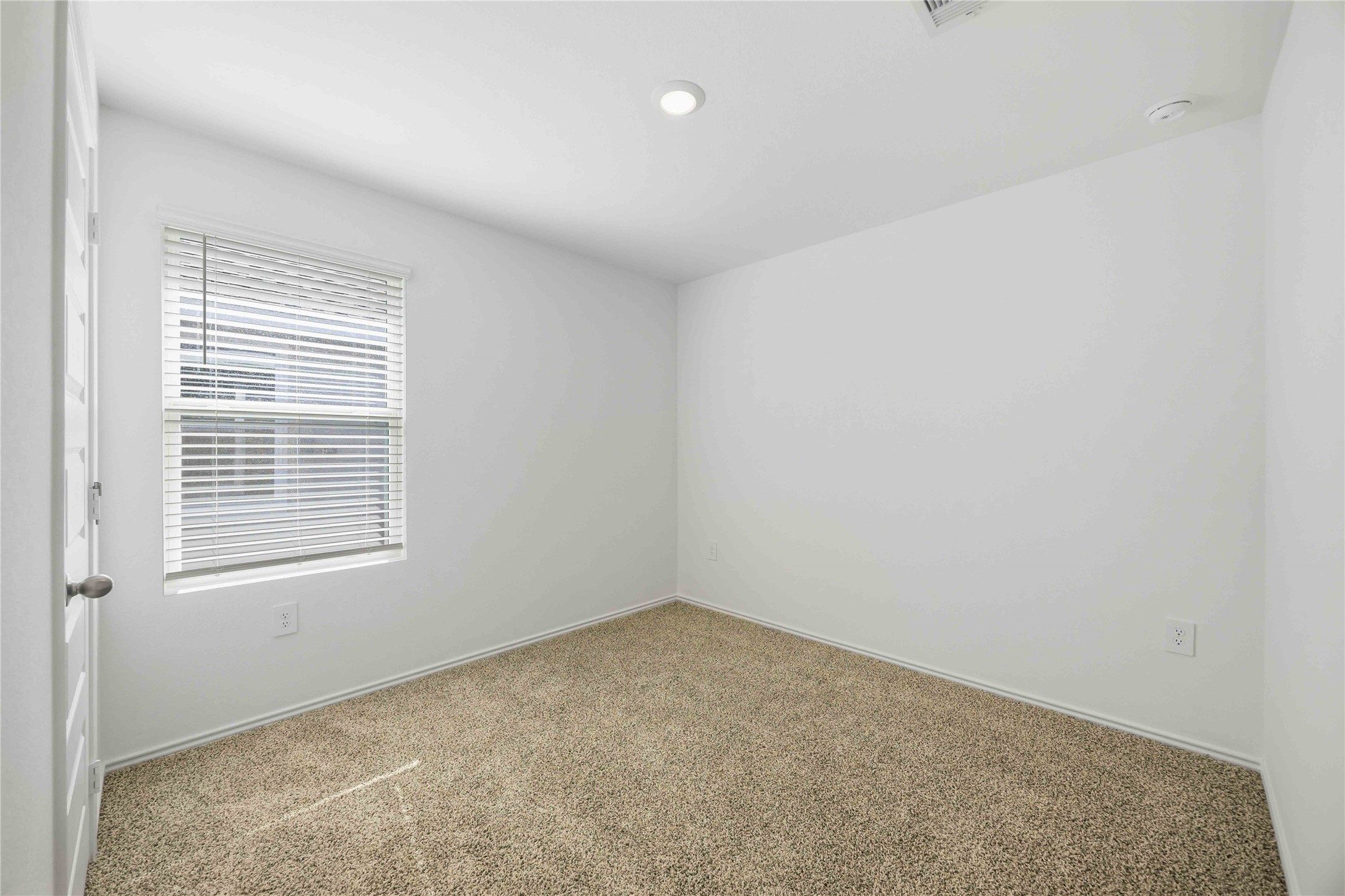 11913 Sweet Apple Lane Houston, TX 77048 - Photo 17 of 20 an empty room with a window
