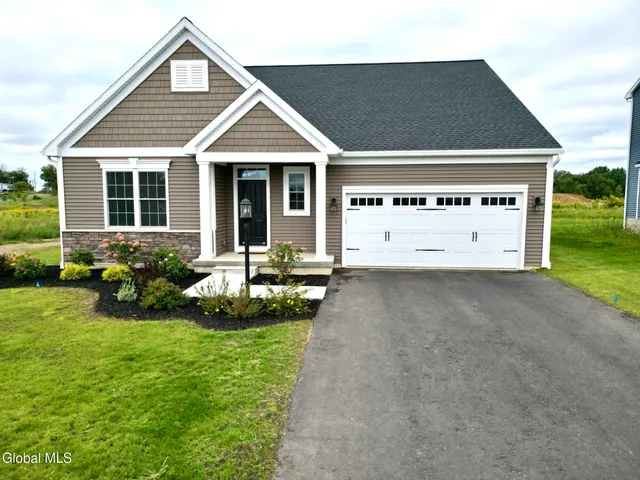 $639,000 | 24 Silver Oak Drive, Halfmoon, NY 12065