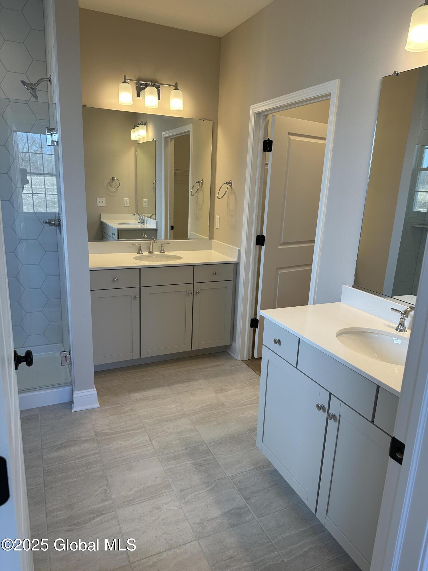 24 Silver Oak Drive Halfmoon, NY 12065 - Photo 14 of 23 Primary Bath