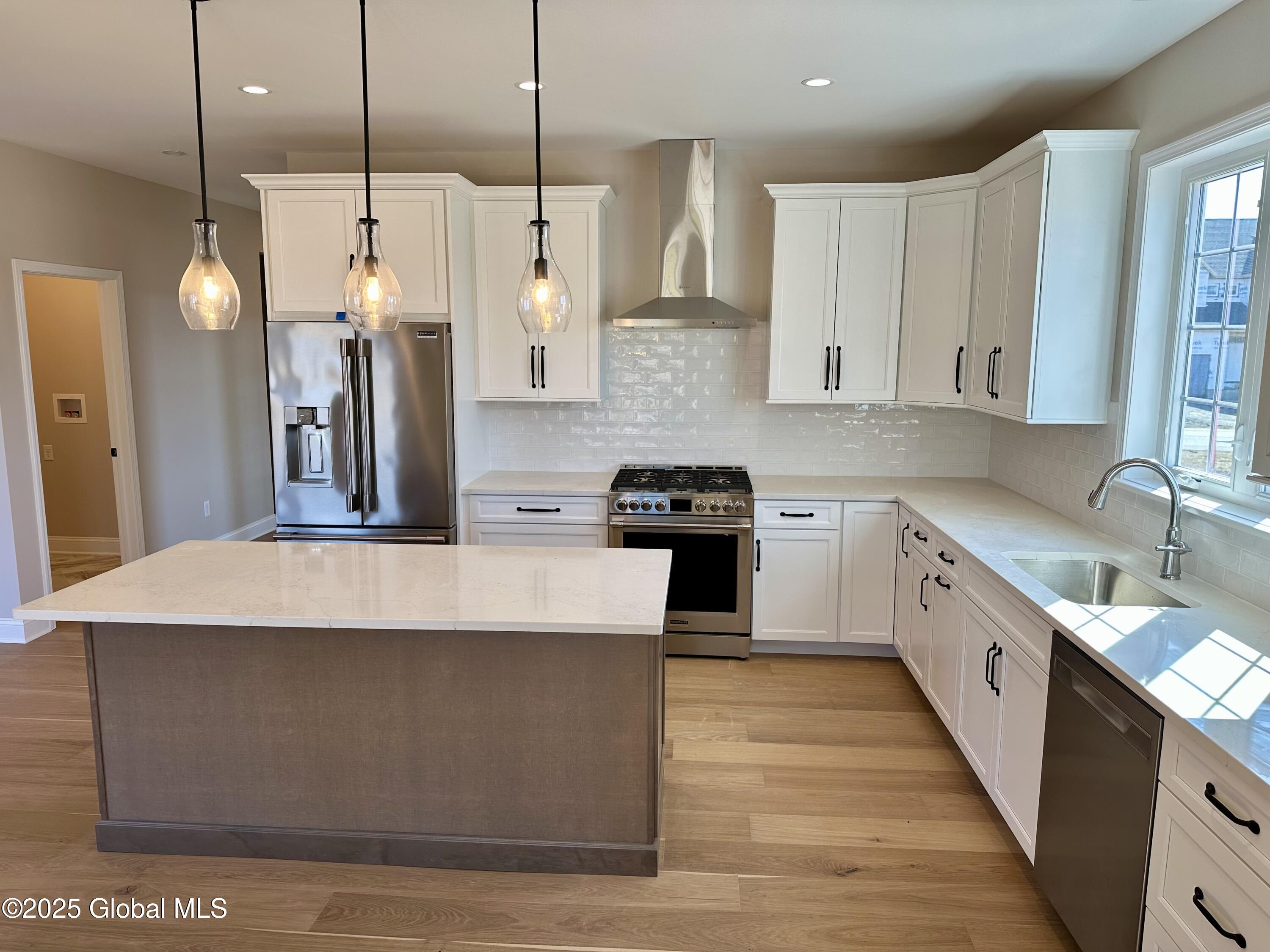 24 Silver Oak Drive Halfmoon, NY 12065 - Photo 4 of 23 Kitchen x1