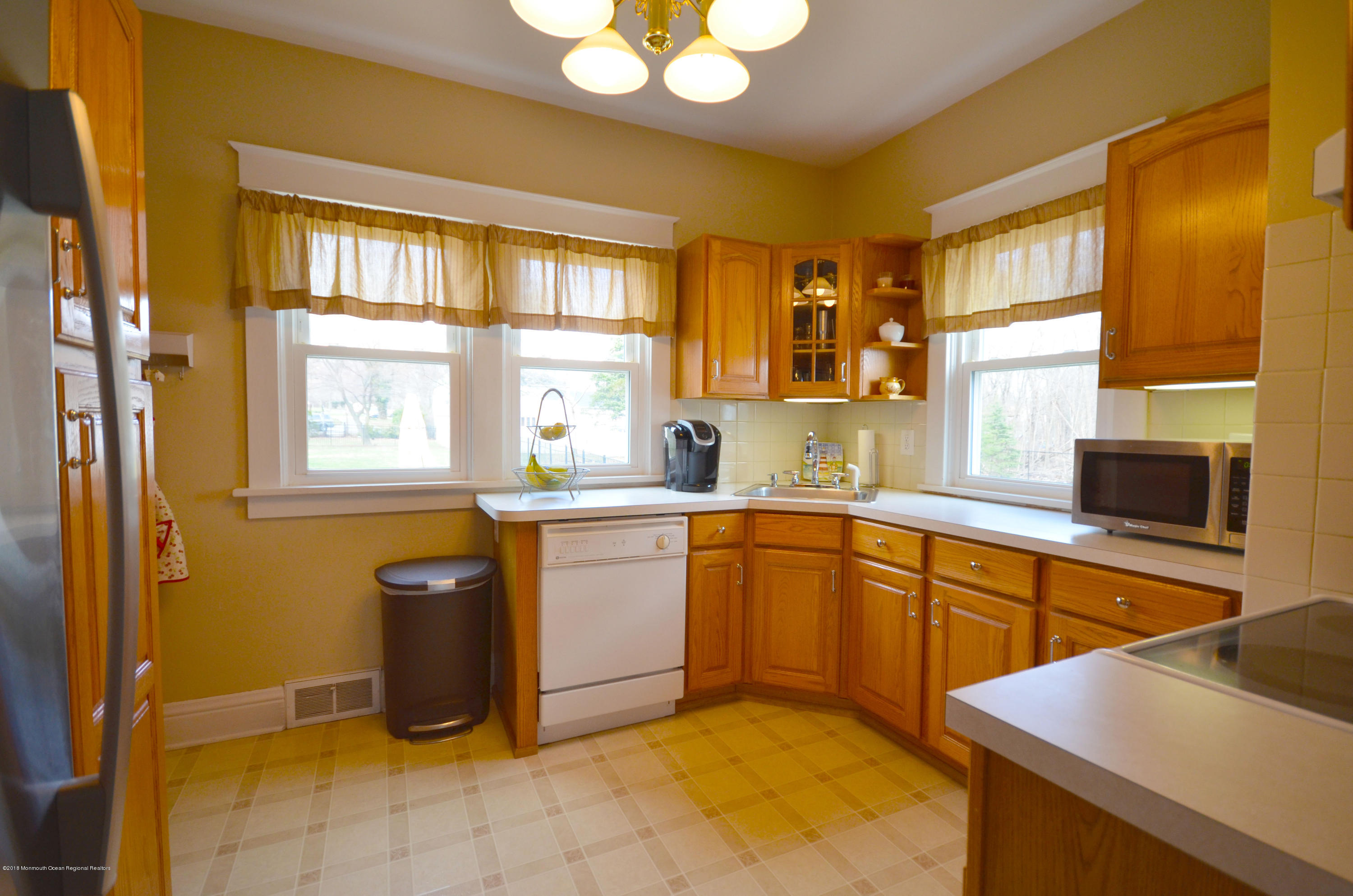 215 Cooper Road Red Bank, NJ 07701 - Photo 17 of 38 215_Cooper_49