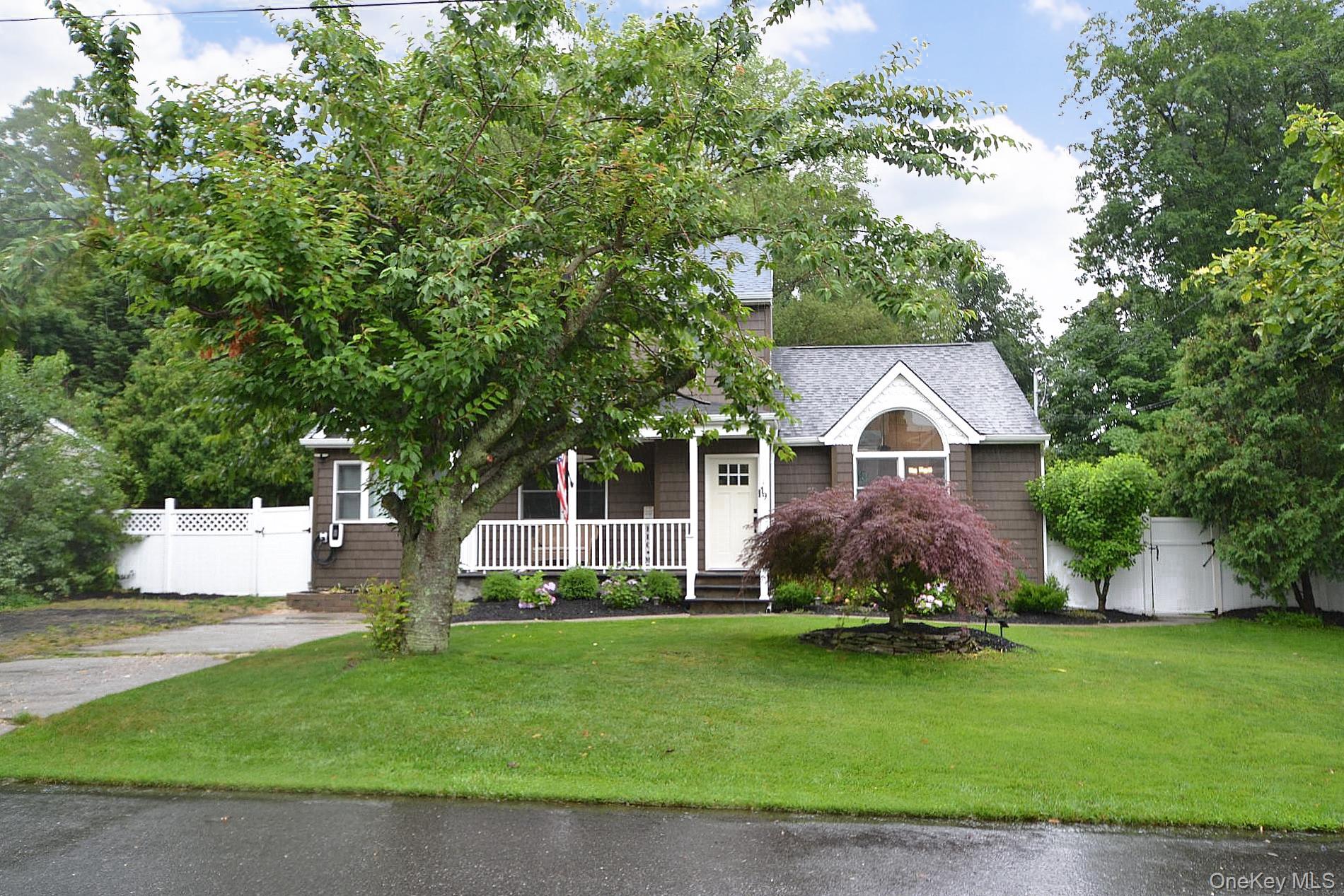 19 Fountain Road Rocky Point, NY 11778 - Photo 5 of 32