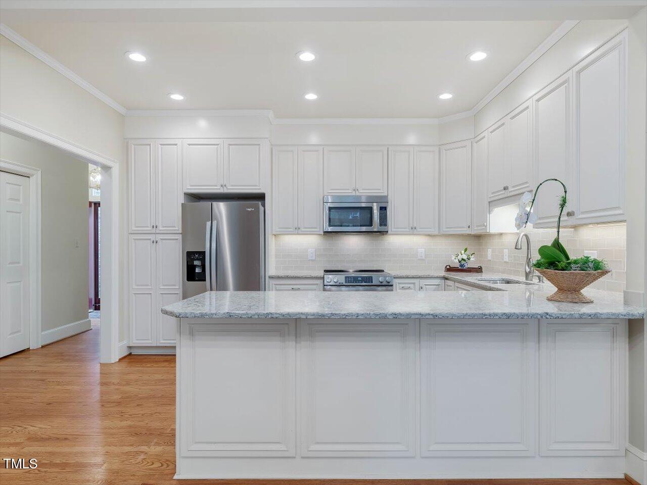 3347 Ridgecrest Court Raleigh, NC 27607 - Photo 16 of 65 18-Kitchen