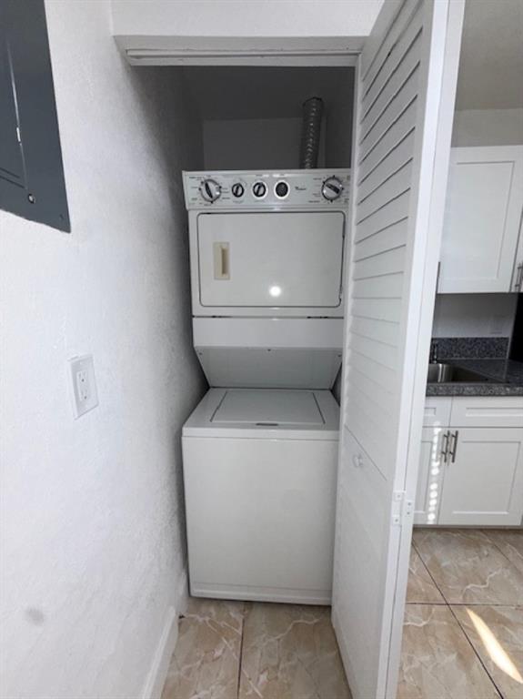 323 Northwest 4th Avenue, Unit R Hallandale Beach, FL 33009 - Photo 6 of 16 a utility room with dryer and washer