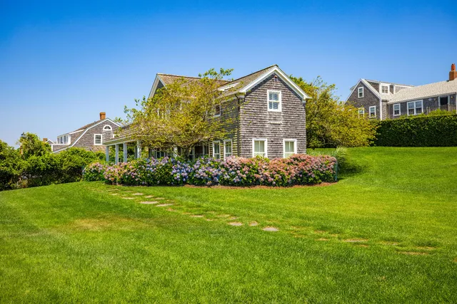 $7,200,000 | 110 Baxter Road, Nantucket, MA 02554