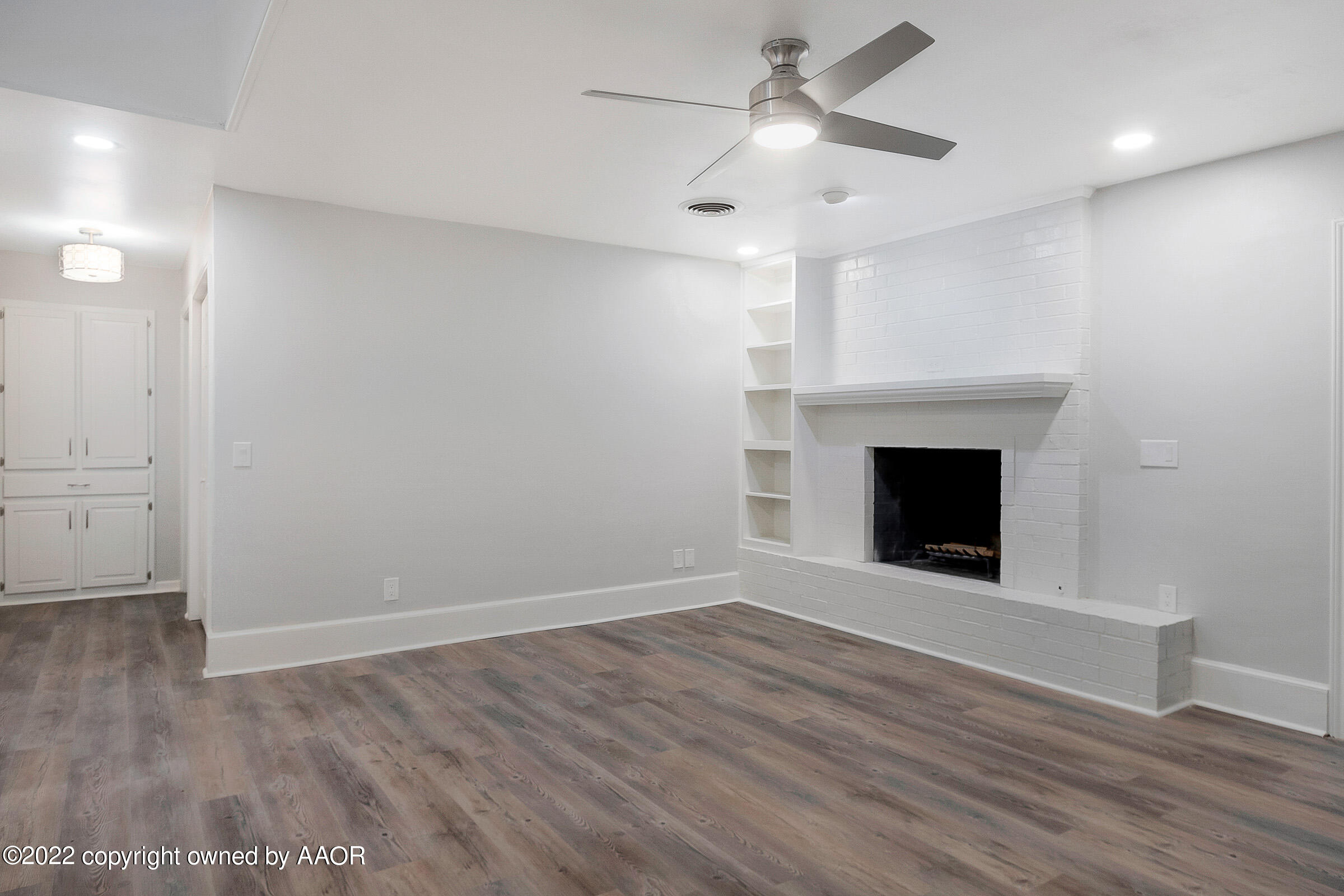 5016 Navajo Trail Amarillo, TX 79110 - Photo 6 of 32 006_Living Room 2