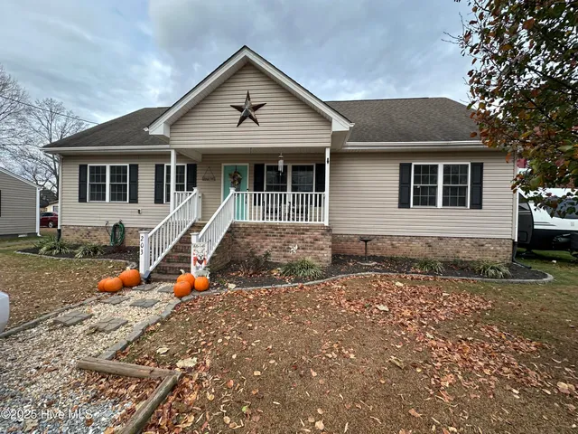 $229,900 | 203 Garriss Street, Conway, NC 27820