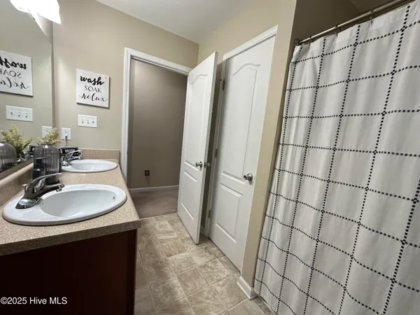 $220,000 | 203 Garriss Street, Conway, NC 27820