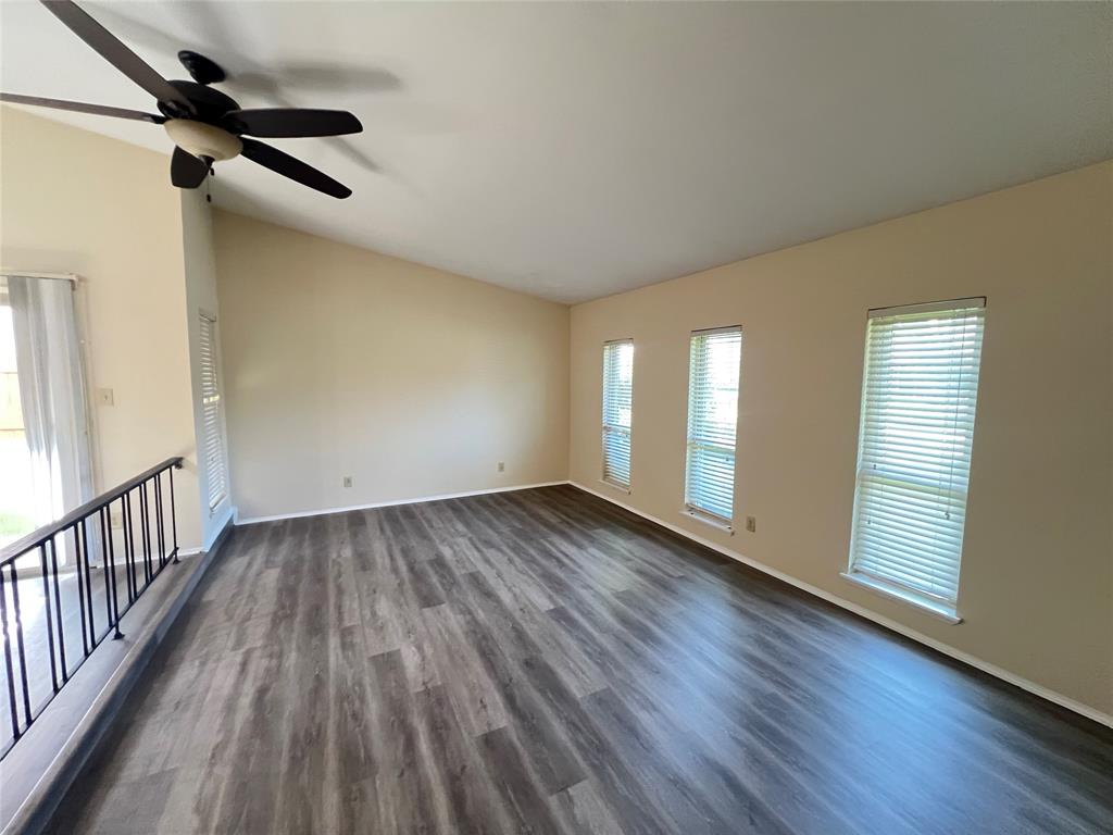 2107 Victoria Road Carrollton, TX 75007 - Photo 3 of 39