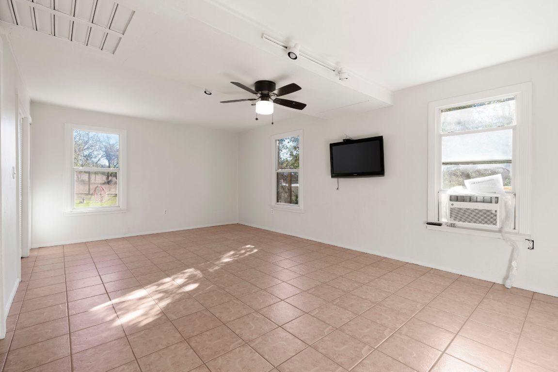 2058 Montell Road Wimberley, TX 78676 - Photo 15 of 35